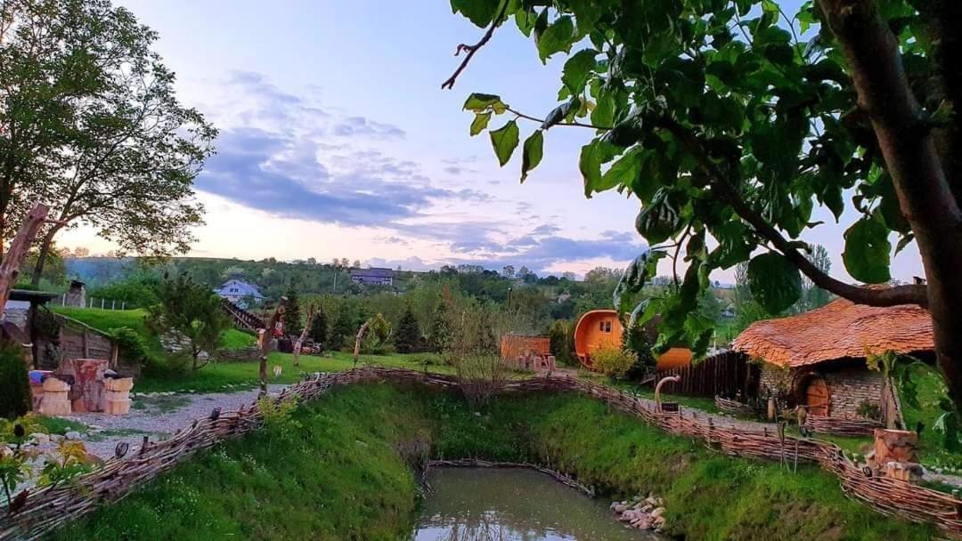 Hotel Valea Celor Doisprezece Piriu Dobreni Exteriér fotografie