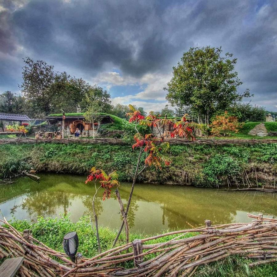 Hotel Valea Celor Doisprezece Piriu Dobreni Exteriér fotografie