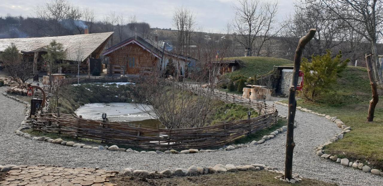 Hotel Valea Celor Doisprezece Piriu Dobreni Exteriér fotografie