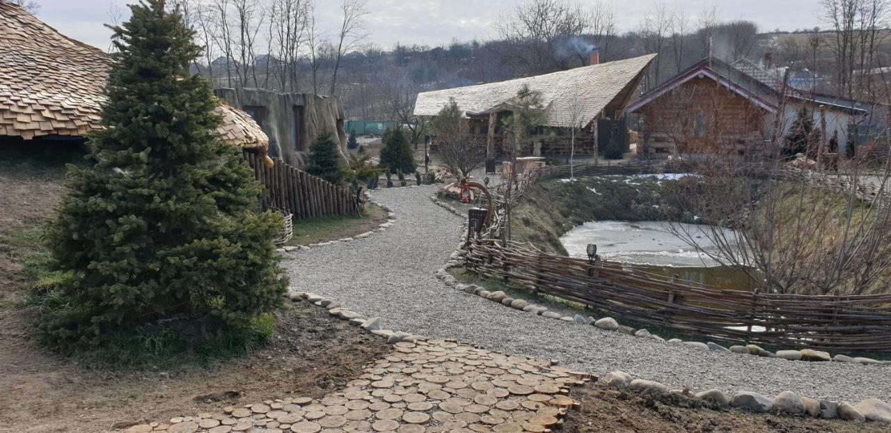 Hotel Valea Celor Doisprezece Piriu Dobreni Exteriér fotografie